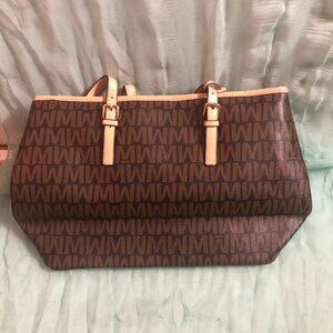 Women’s Brown Shoulder Bag Zipper Closure